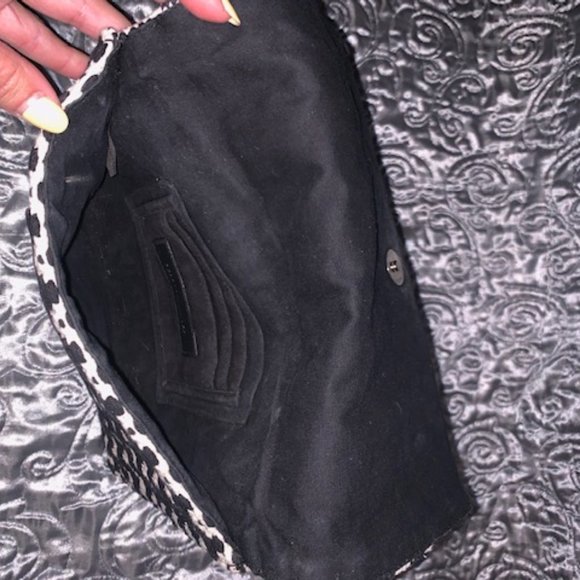 Sol Woven Zig Zag Foldover Black/White - Picture 6 of 6